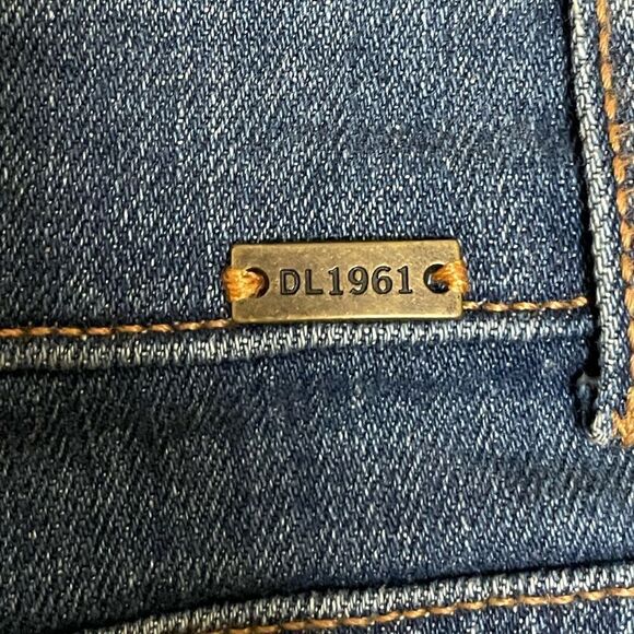 DL1961 Mini Parker Swagger Denim Skirt Made w/American Cotton (Medium) - Picture 8 of 16